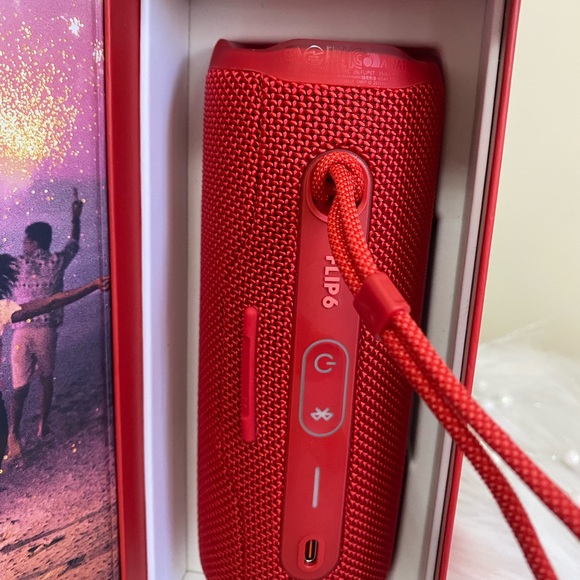 JBL FLIP6 Portable Waterproof Speaker - Red - Picture 9 of 15